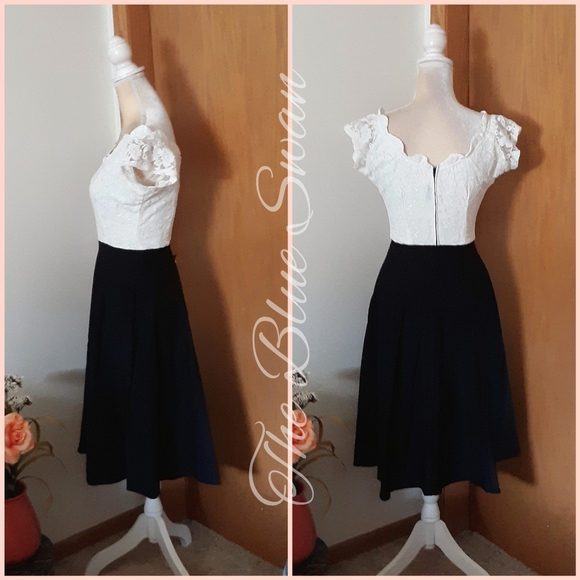 EUC Modcloth Stop Staring! Up, Opera and Away Sz M - Picture 2 of 3